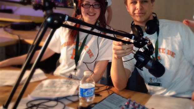 Première québécoise : une radio locale diffuse en direct de la radio étudiante