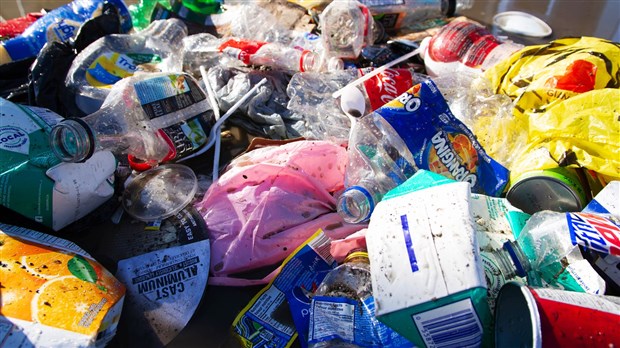 Ottawa lance une consultation jusqu'en février sur le registre des plastiques
