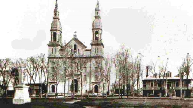 Une église en cinq temps