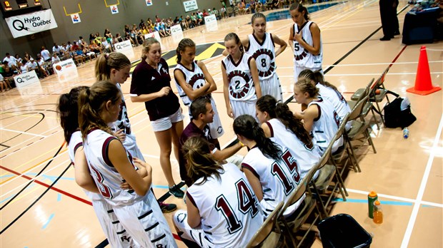 Les filles du basketball repartent avec l’argent