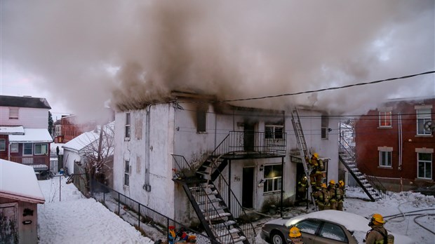 Un bâtiment part en fumée à Saint-Joseph-de-Sorel