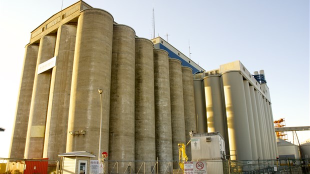 Mise à jour - Des silos à grains illuminés