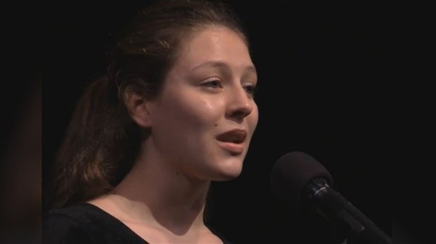 L'étudiante Luna Dansereau remporte le concours «Les Voix de la poésie»
