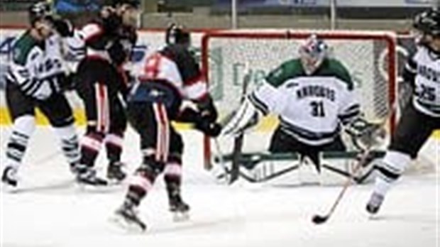 Loïc Lacasse vient voler deux points aux Éperviers
