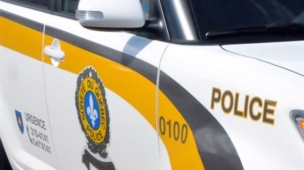 Arrestation d'un homme pour détention et accès à la pornographie juvénile