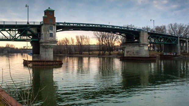 Restrictions ministérielles : les camions interdits sur le Pont Turcotte