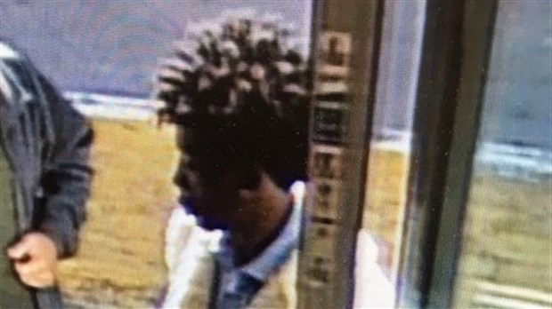 Accident de la route: la police recherche les proches d'un cycliste grièvement blessé à Contrecoeur