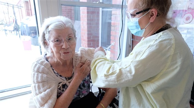 La vaccination des résidents des CHSLD contre la COVID est terminée en Montérégie