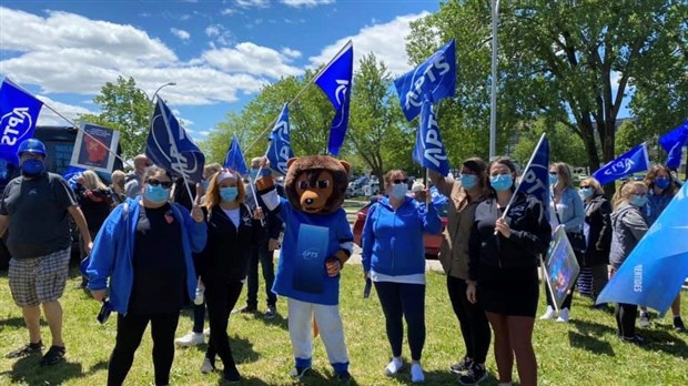 Les 10 000 membres de l’APTS de Montérégie en grève générale