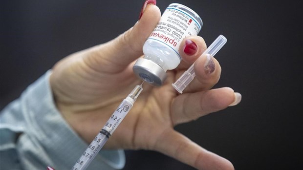 Appel des pharmaciens à la vaccination contre l'influenza, la COVID-19 et le VRS