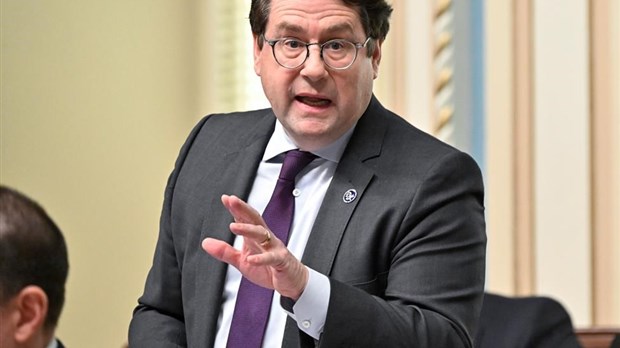 Bernard Drainville blâme les libéraux pour le manque d’enseignants dans les écoles