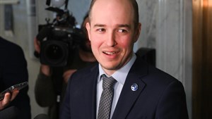 Québec solidaire veut faire reporter la hausse de salaire des élus en 2026