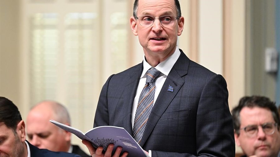 Le ministre Girard reste sur sa faim à propos d'un budget fédéral «dépensier»