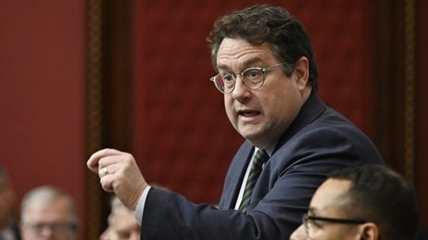 Le cellulaire sera banni dans les écoles du Québec
