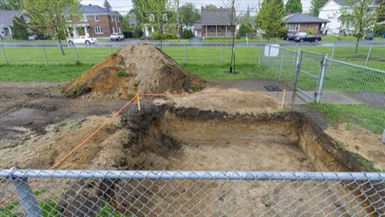Des artefacts préhistoriques découverts sur le chantier d’une patinoire à Sorel-Tracy