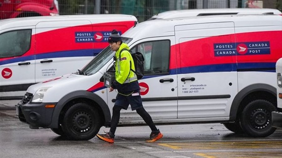 Le volume de colis de Postes Canada a diminué de 50 % par rapport à l'année dernière