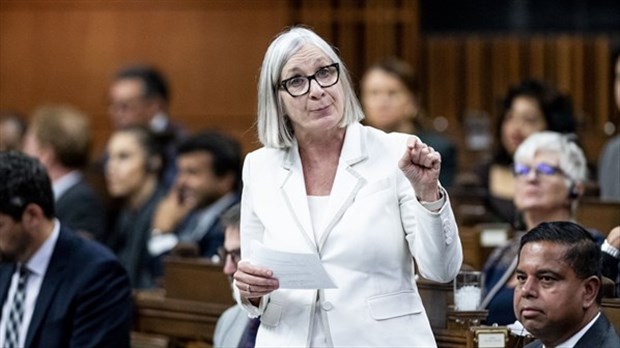 La ministre de l’Emploi exhorte Postes Canada à déposer une nouvelle offre