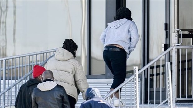 La réduction de l'immigration temporaire a freiné la croissance de la population