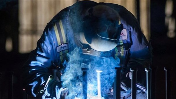 Loi du 1%: les centrales demandent à Québec de surseoir au projet d'allègements